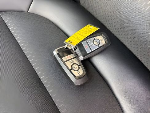 Used 2025 Ford Escape ST-Line image 33