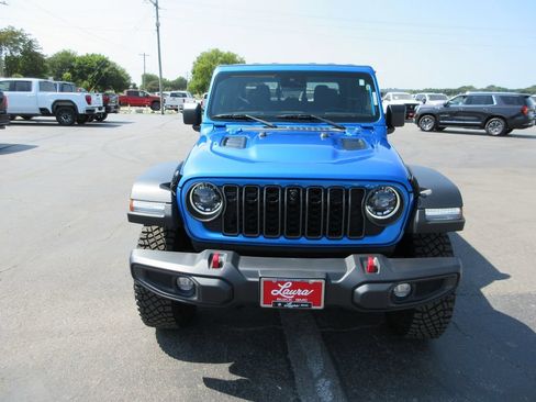Used 2024 Jeep Gladiator Rubicon w/ Technology Group AWD/4WD image 13