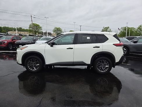 Used 2023 Nissan Rogue S AWD/4WD image 2