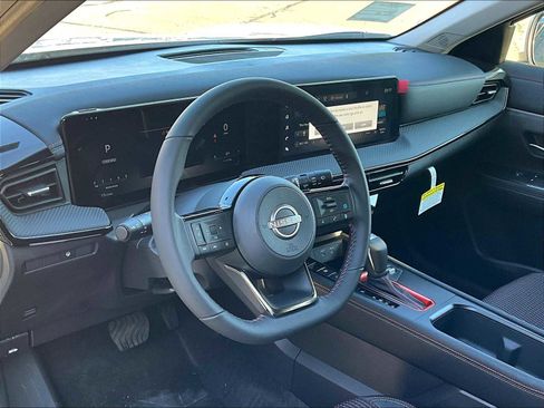 New 2025 Nissan Kicks SR image 8