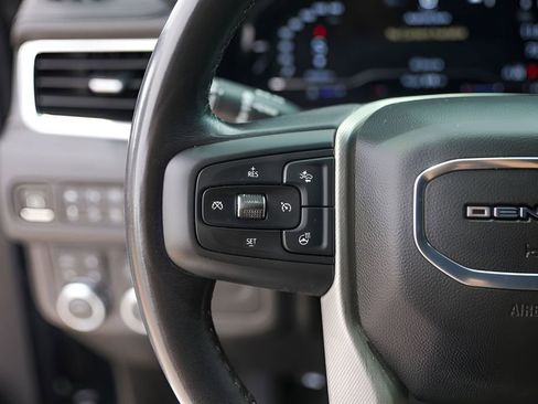 Used 2022 GMC Yukon XL Denali AWD/4WD image 17