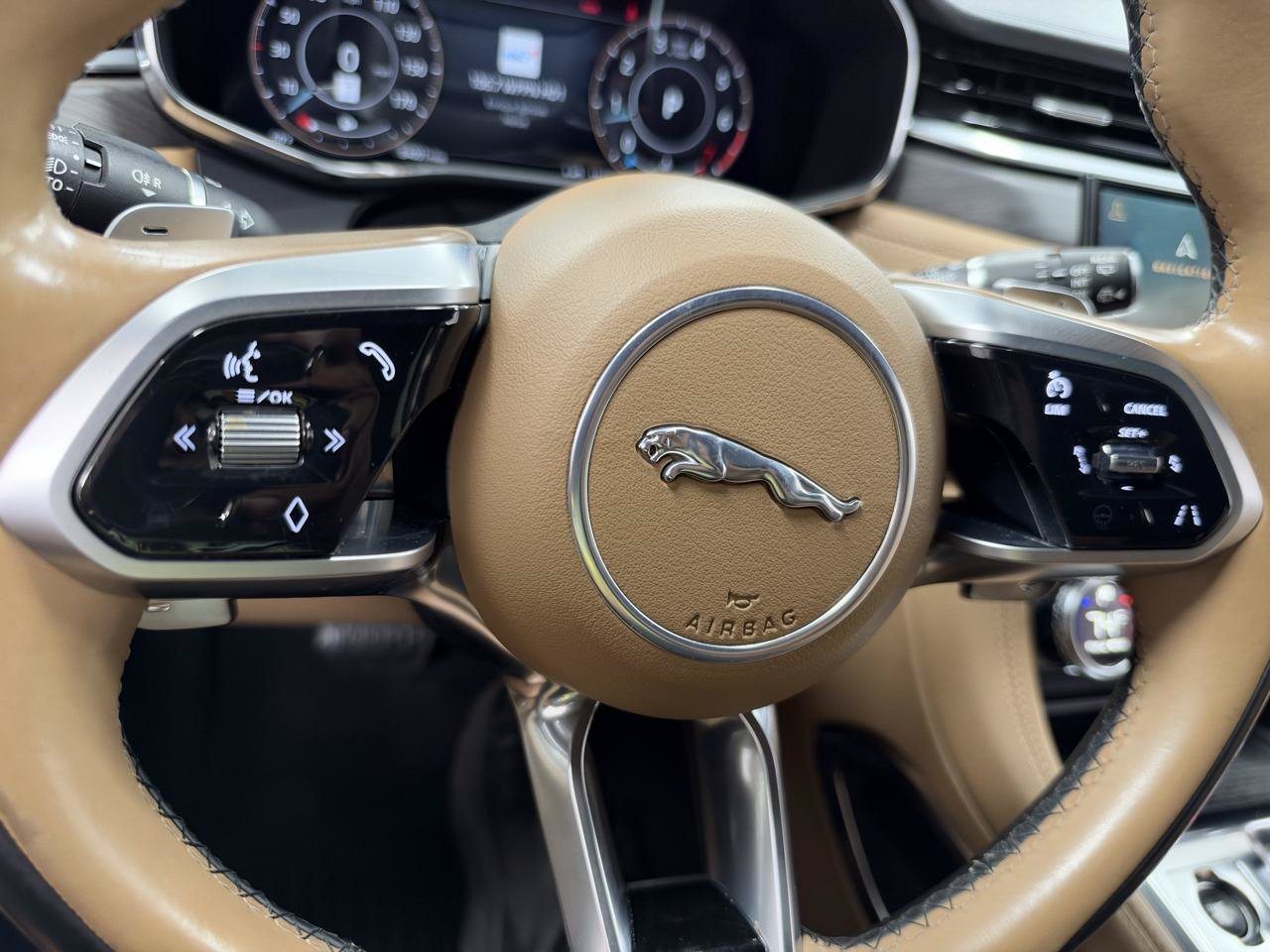 Used 2023 Jaguar F-PACE S AWD/4WD image 17