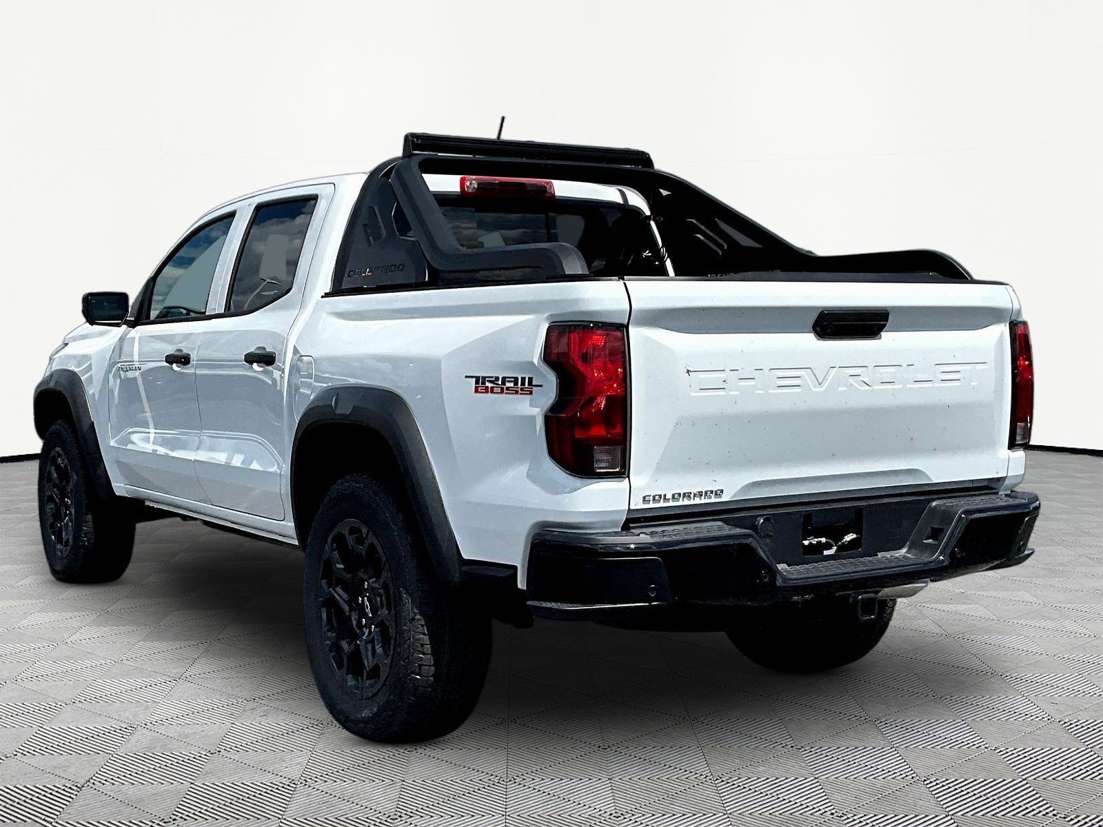 New 2026 Chevrolet Colorado Trail Boss w/ Midnight Edition AWD/4WD image 4
