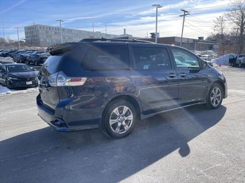 Certified 2020 Toyota Sienna SE w/ SE Preferred Package image 8
