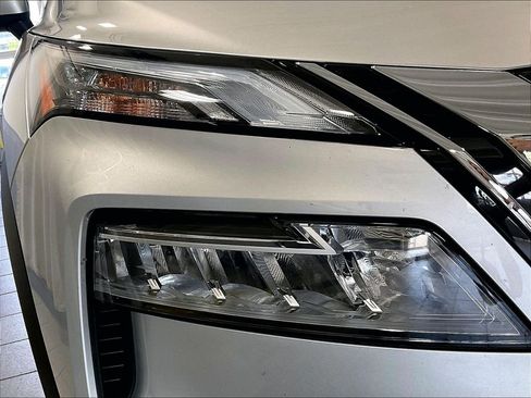 Used 2023 Nissan Rogue SV AWD/4WD image 33