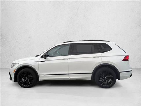 Used 2023 Volkswagen Tiguan SE R-Line FWD image 9