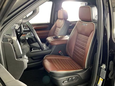 Used 2025 GMC Sierra 2500 Denali Ultimate image 36