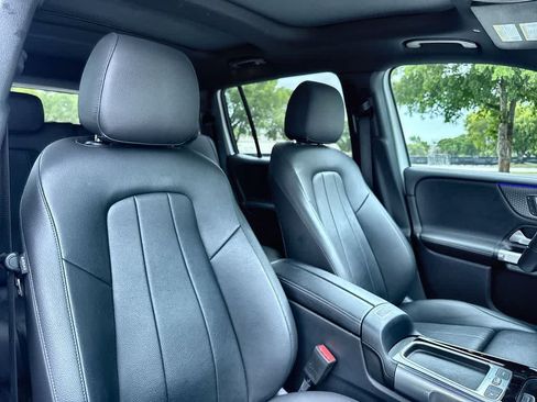 Used 2025 Mercedes-Benz GLB 250 image 27