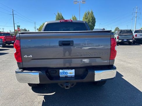 Used 2018 Toyota Tundra SR5 w/ SR5 Upgrade Package AWD/4WD image 4