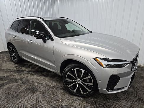 Used 2023 Volvo XC60 B5 Plus image 7