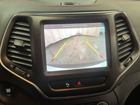 Used 2019 Jeep Cherokee Trailhawk w/ Cold Weather Group AWD/4WD image 24