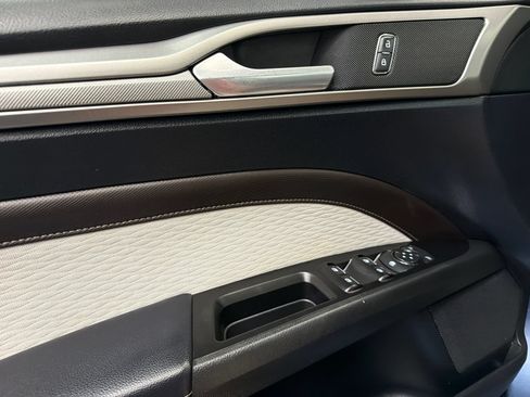 Used 2019 Ford Fusion SE w/ Equipment Group 151A FWD image 28