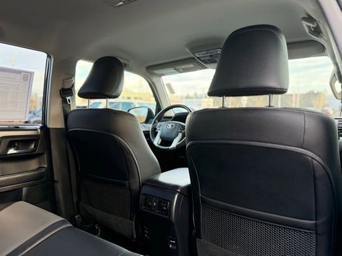 Used 2017 Toyota 4Runner SR5 Premium image 19