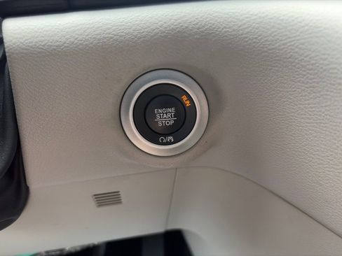 Used 2023 Chrysler Voyager LX FWD image 20