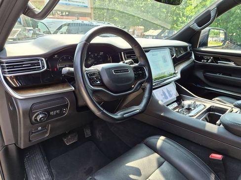 Used 2022 Jeep Grand Wagoneer Series I AWD/4WD image 16