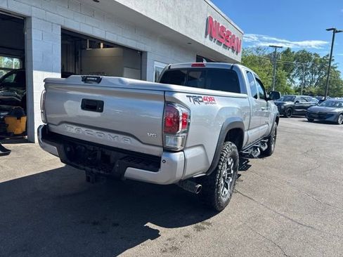 Used 2021 Toyota Tacoma TRD Off-Road w/ TRD Premium Off Road Package AWD/4WD image 2