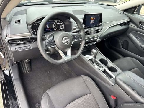 Used 2025 Nissan Altima 2.5 SV image 24