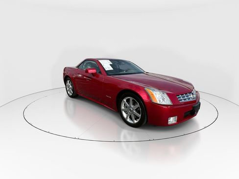 Used 2005 Cadillac XLR RWD image 2