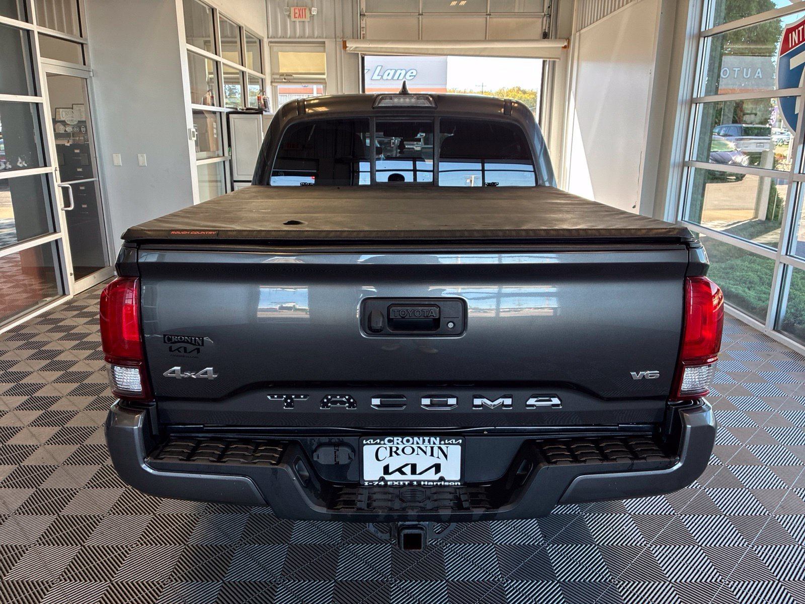 Used 2018 Toyota Tacoma SR w/ SR Convenience Package AWD/4WD image 5