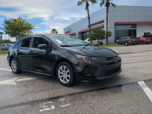 Certified 2023 Toyota Corolla LE FWD image 3