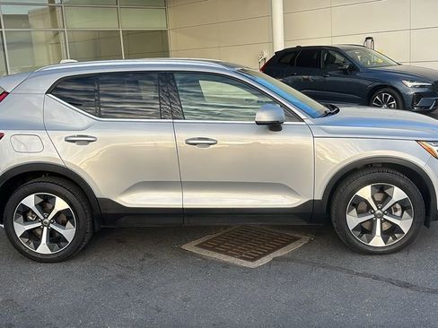 Certified 2025 Volvo XC40 B5 Plus AWD/4WD image 28