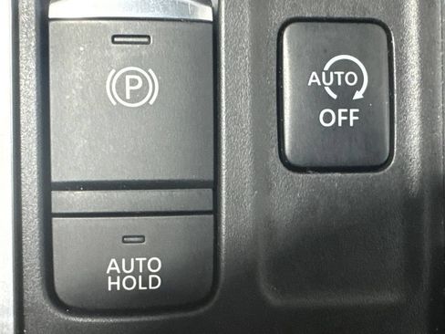 Used 2022 Nissan Pathfinder SL AWD/4WD image 16