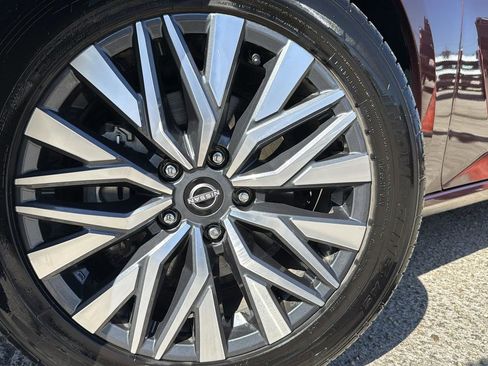 Used 2024 Nissan Altima 2.5 SV image 9