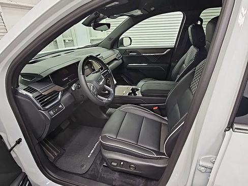 New 2026 GMC Acadia Denali w/ Super Cruise Package FWD image 10