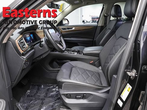 Used 2025 Volkswagen Atlas SE FWD image 13