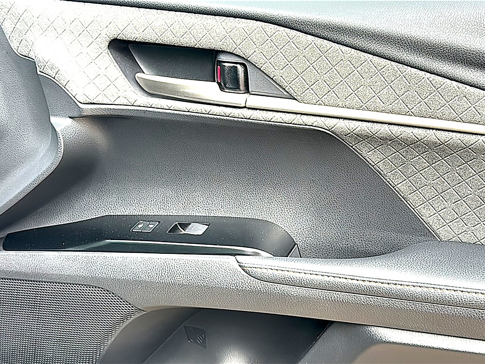 Used 2025 Toyota Camry XLE w/ Premium Package FWD image 26