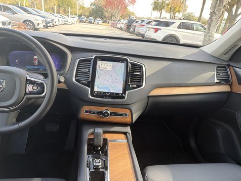 Certified 2023 Volvo XC90 B5 Plus image 31