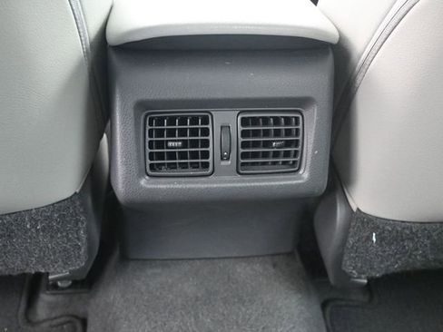 Used 2019 Toyota Camry L image 27