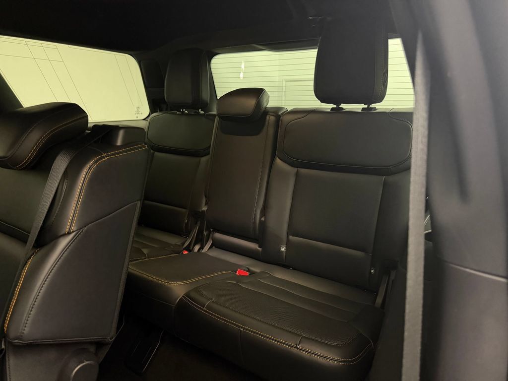 Used 2025 Ford Expedition Tremor AWD/4WD image 28