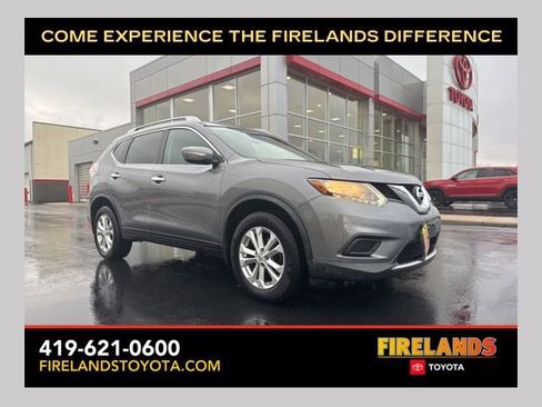 Used 2015 Nissan Rogue SV image 1