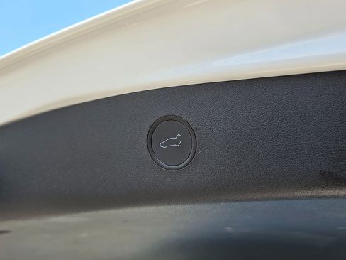 Used 2021 Tesla Model 3 Standard Range image 23