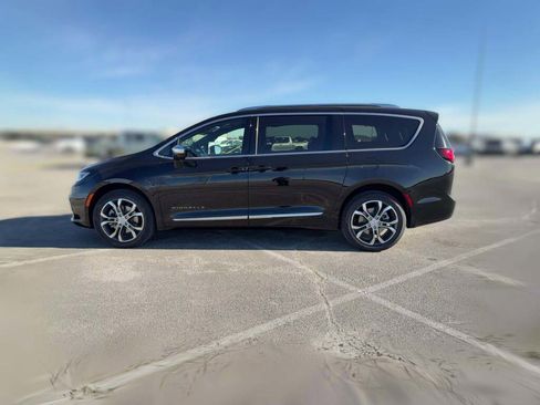 New 2026 Chrysler Pacifica Pinnacle image 6
