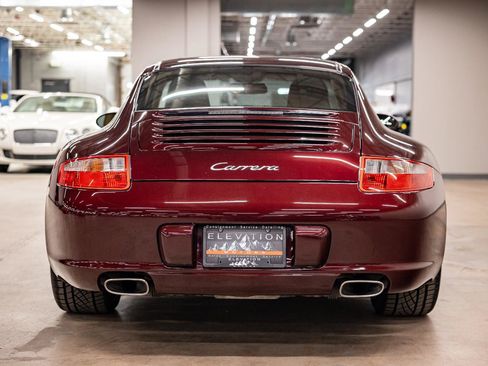 Used 2005 Porsche 911 Carrera RWD image 5
