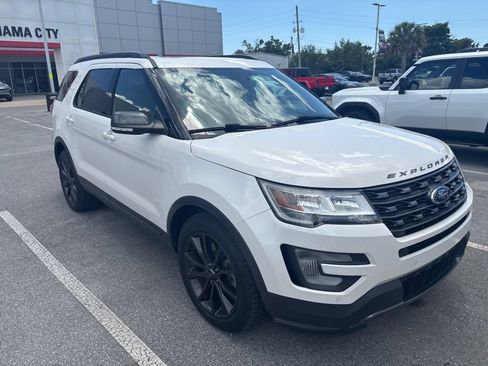 Used 2017 Ford Explorer XLT w/ Equipment Group 202A FWD image 12