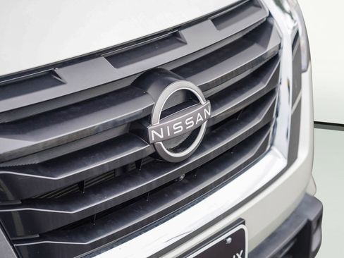 Used 2023 Nissan Pathfinder SL w/ Lighting Package (N92) image 3