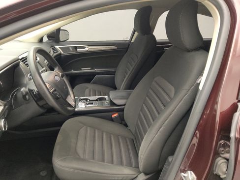 Used 2018 Ford Fusion SE w/ Fusion SE Technology Package FWD image 17