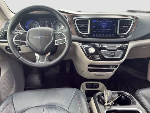 Used 2017 Chrysler Pacifica Touring-L Plus image 15