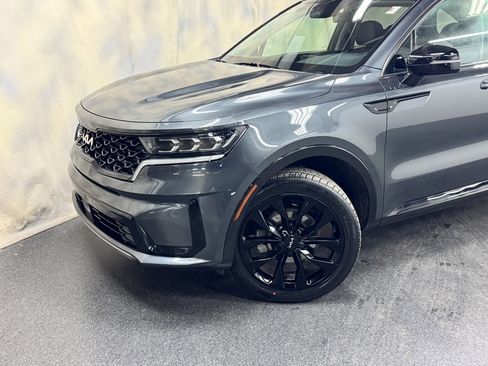 Used 2022 Kia Sorento SX image 2