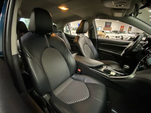 Used 2020 Toyota Camry SE FWD image 21
