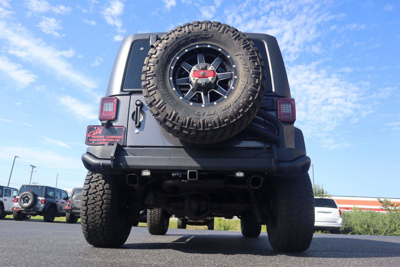 Used 2017 Jeep Wrangler Unlimited Rubicon w/ Cold Weather Group AWD/4WD image 14