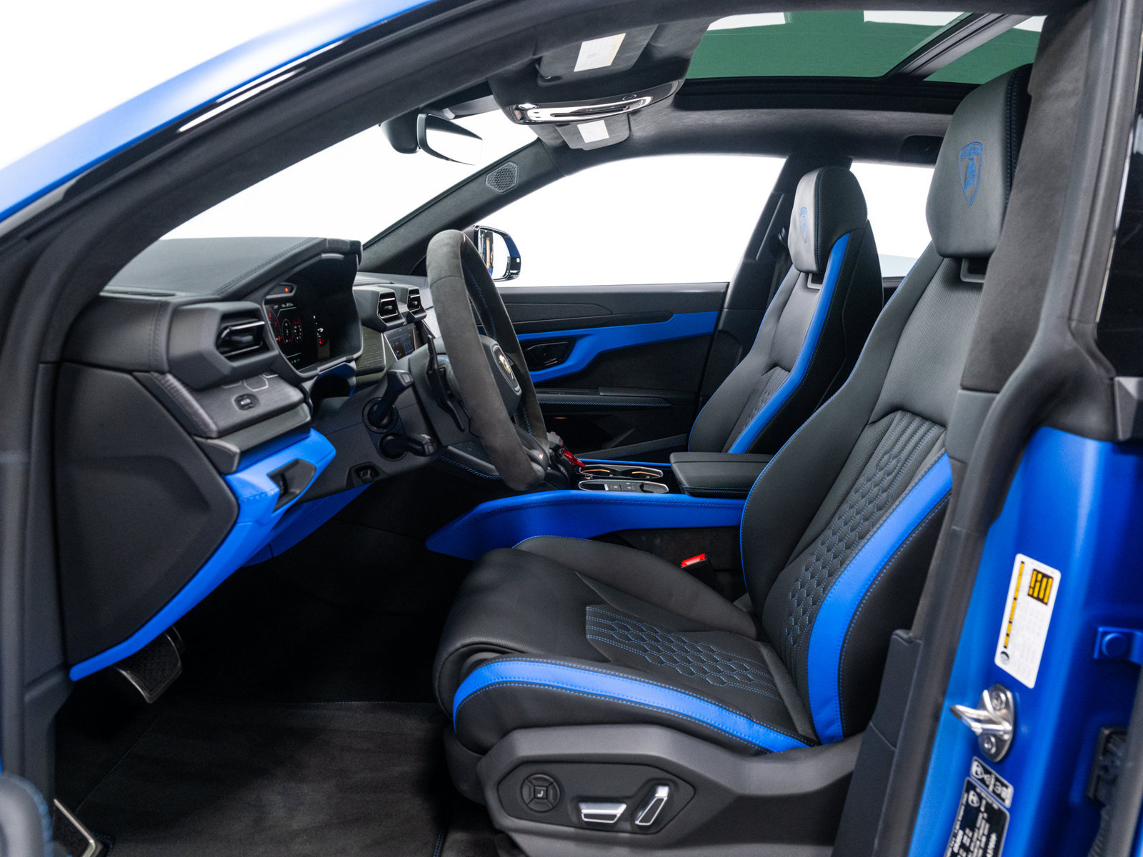 Used 2025 Lamborghini Urus SE AWD/4WD image 42