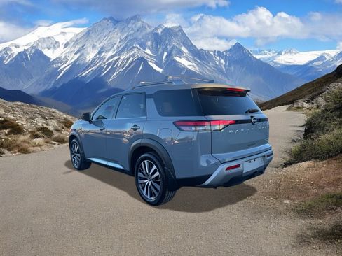 Used 2022 Nissan Pathfinder Platinum w/ Cargo Package image 3