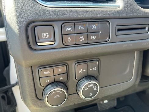 Used 2024 Chevrolet Suburban Z71 w/ Luxury Package image 8