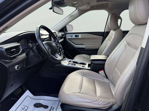 Used 2021 Ford Explorer Limited w/ Equipment Group 301A AWD/4WD image 38