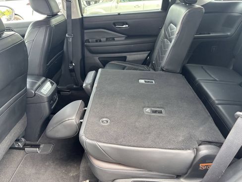 Used 2023 Nissan Pathfinder Platinum w/ Cargo Package AWD/4WD image 26