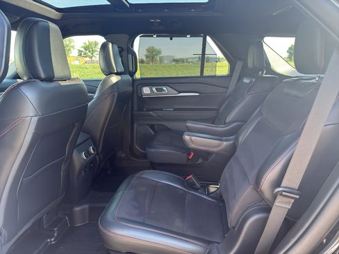 Used 2025 Ford Explorer ST image 10